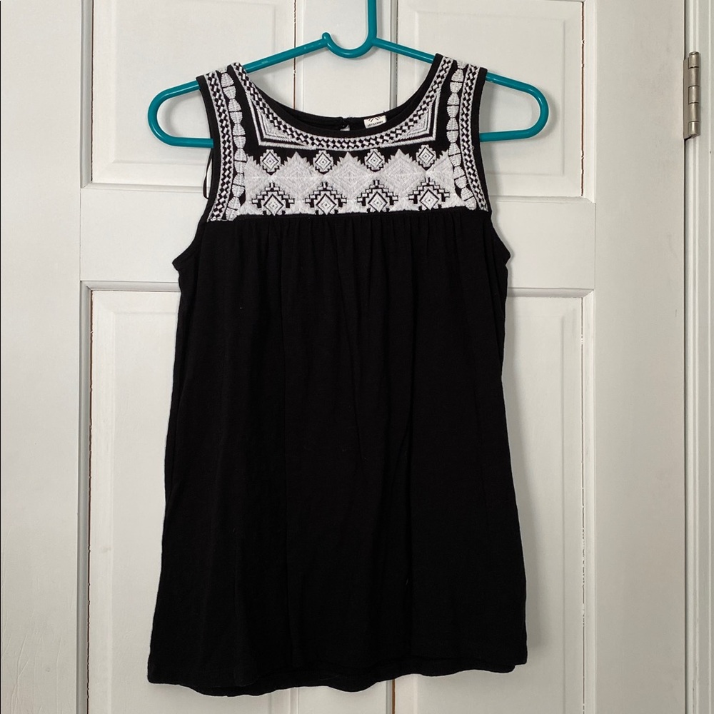 NWT Artisan Ny Black and White Embroidered Tank Top